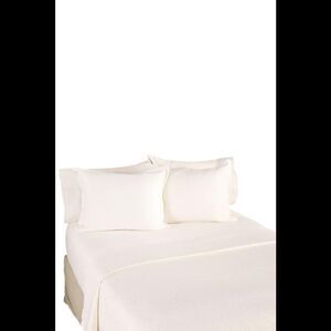 Hotel du Cobb Matelasse Coverlet Set by Dennis Basso White